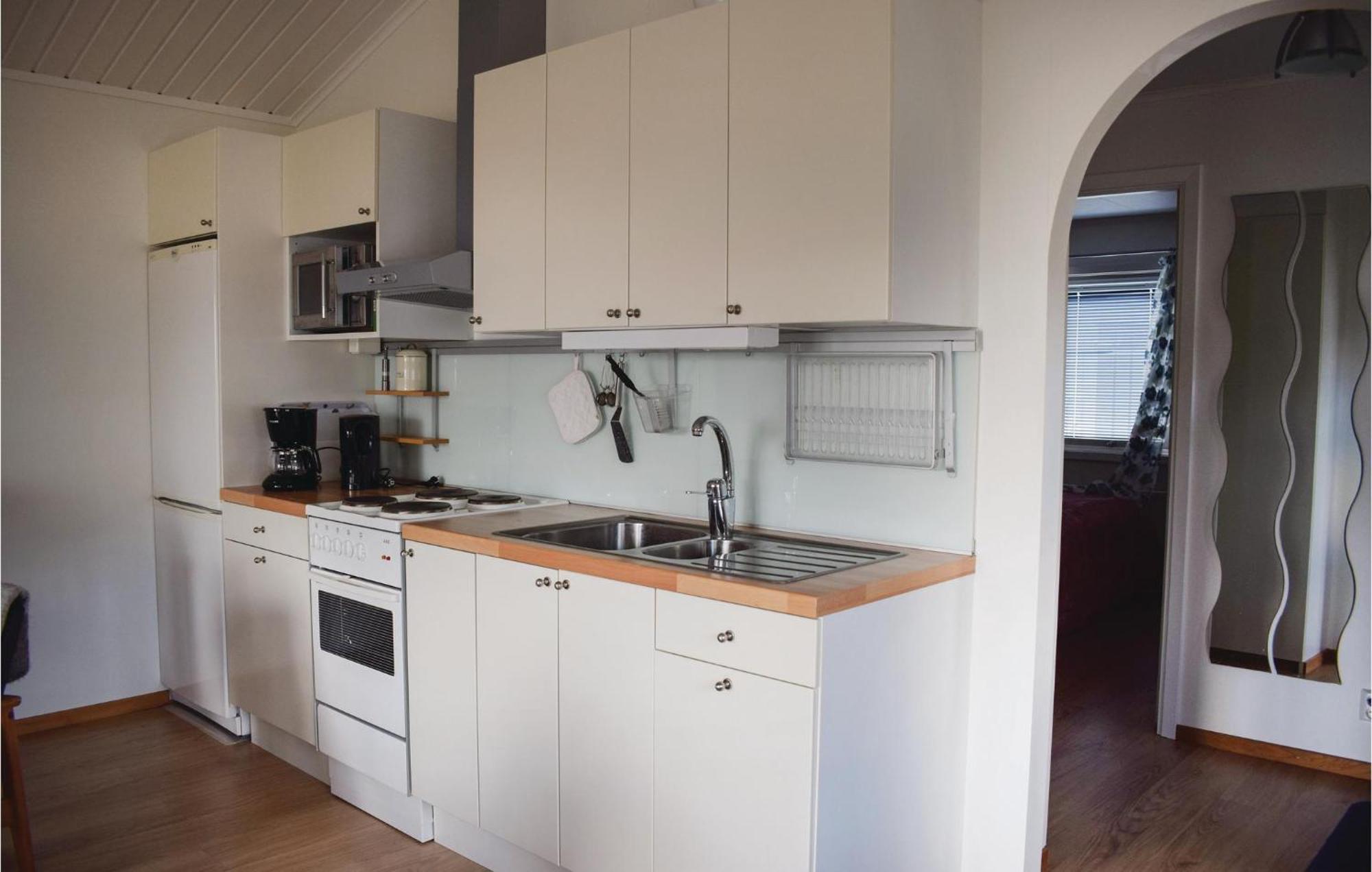 Amazing Home In Loettorp With House Sea View ภายนอก รูปภาพ